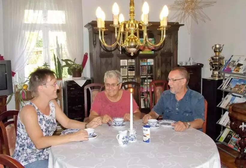 Majatalo Kurheim Haus Linde