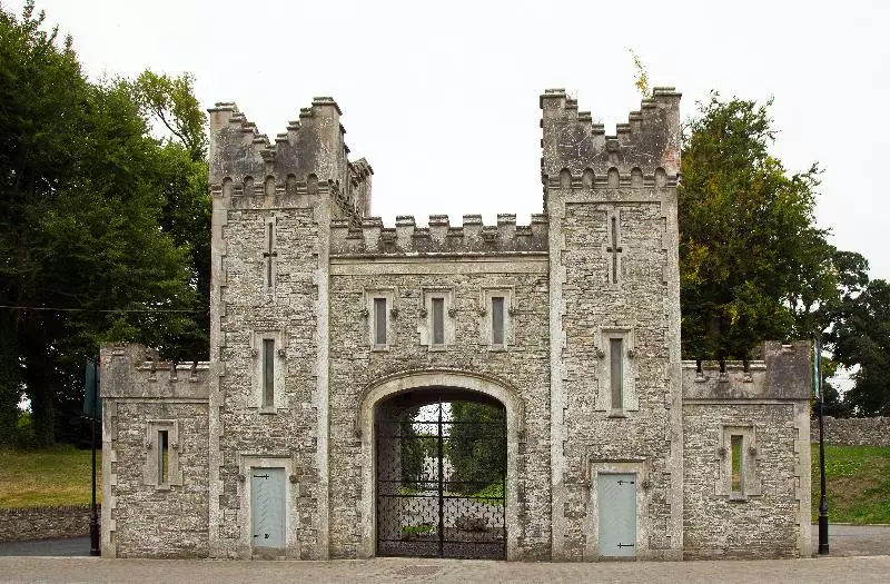 Bellinghan Castle Hotel