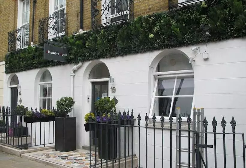 בית מלון כפרי Alhambra