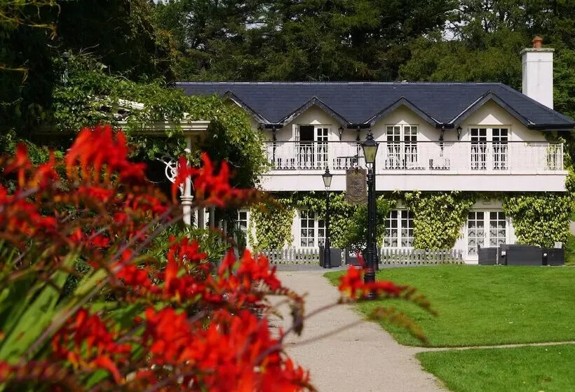 Отель Brooklodge & Macreddin Village