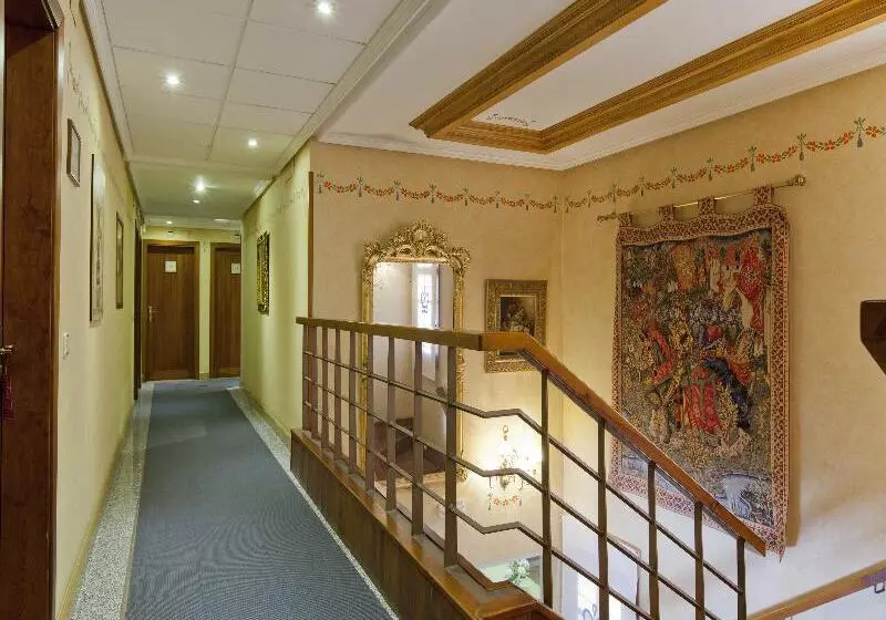 هتل Casona De La Reyna