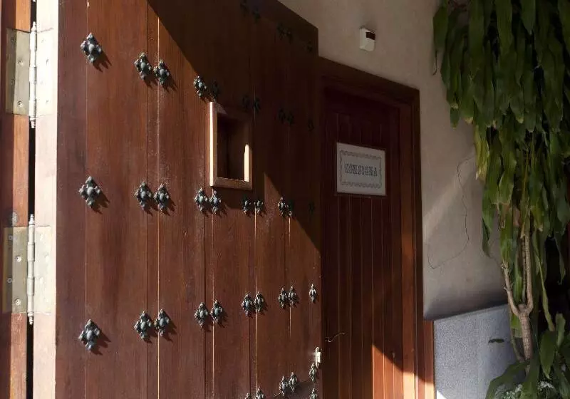 هتل Casona De La Reyna