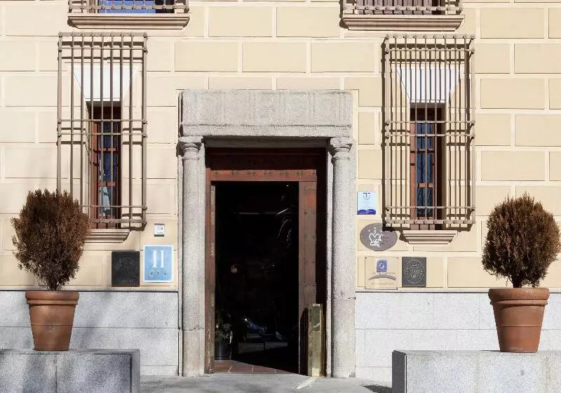 هتل Casona De La Reyna