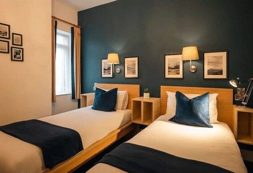 בית מלון כפרי Celtic Lodge Guesthouse   Restaurant & Bar