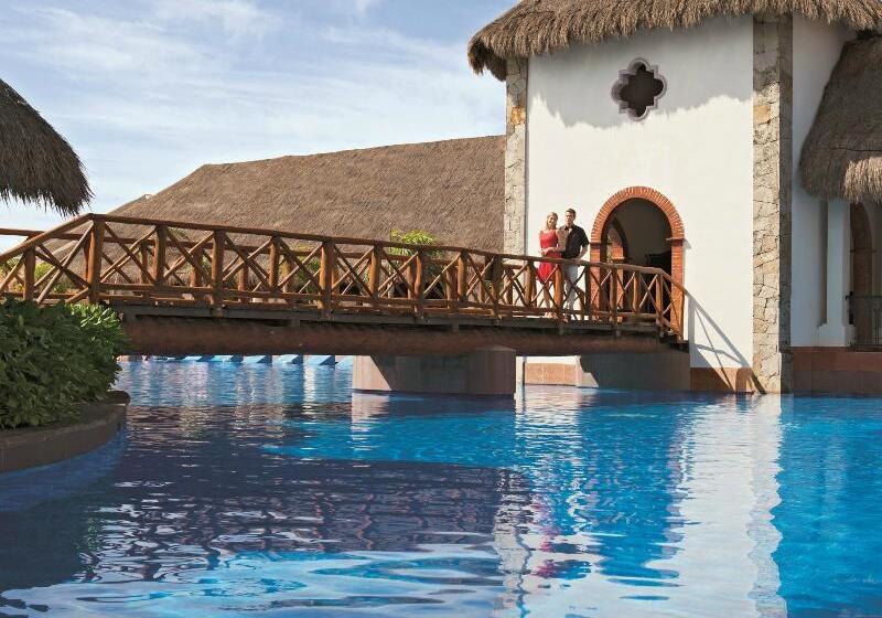 Отель Dreams Sapphire Resort & Spa