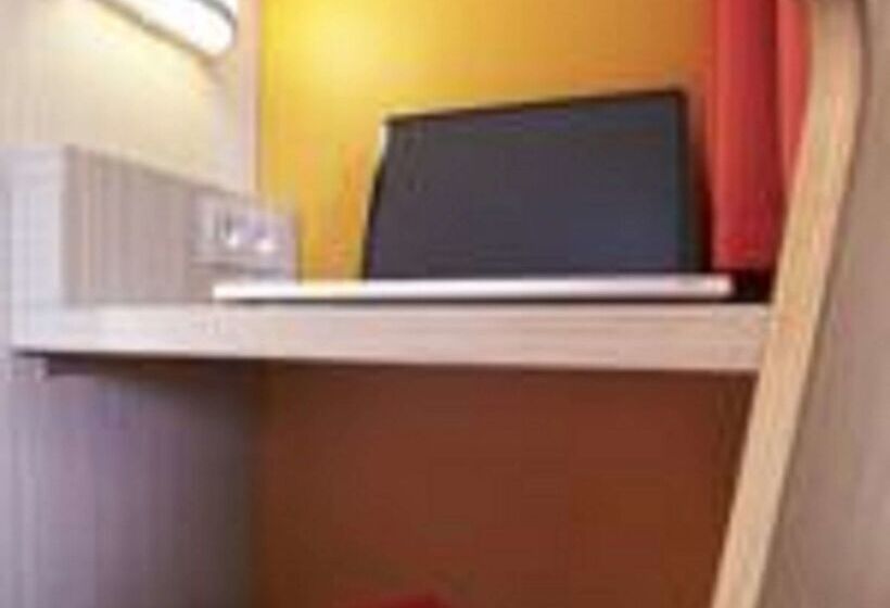 هتل Premiere Classe Versailles Saint Cyr L Ecole