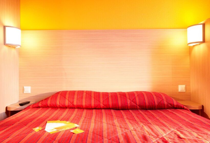 هتل Premiere Classe Versailles Saint Cyr L Ecole