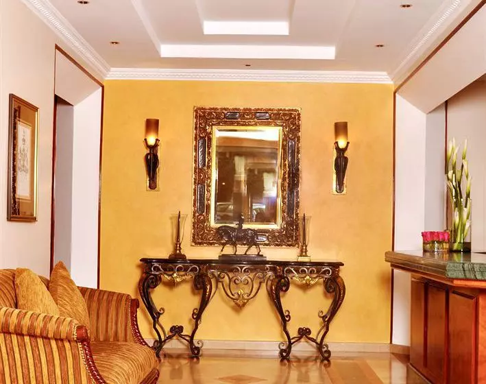 La Colina Suites Hotel