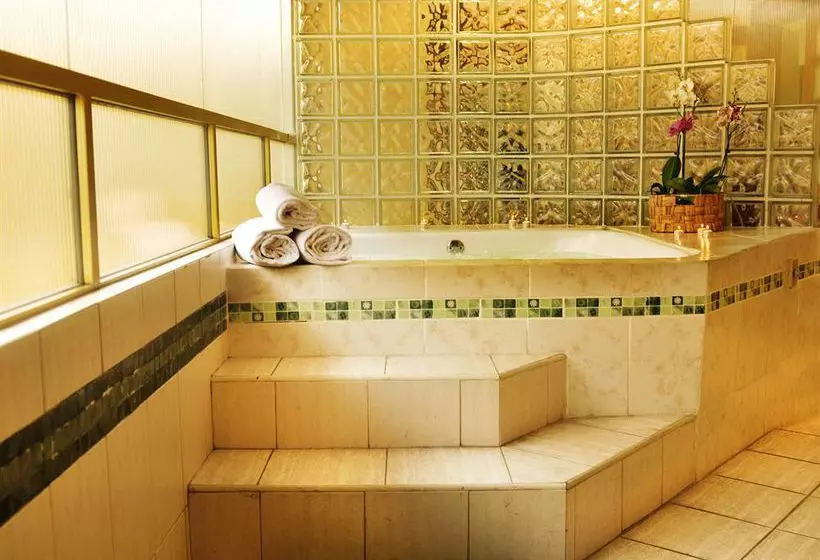 La Colina Suites Hotel