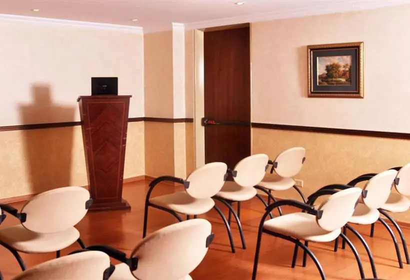 La Colina Suites Hotel