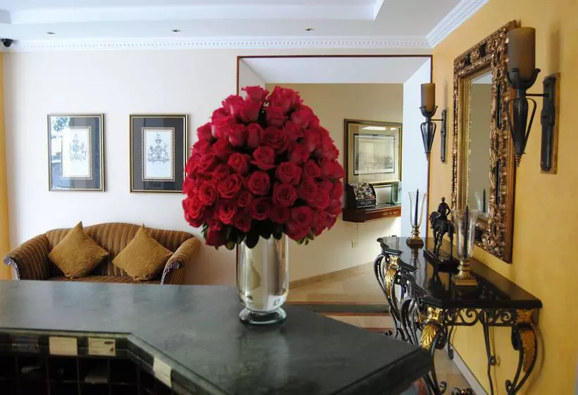 La Colina Suites Hotel