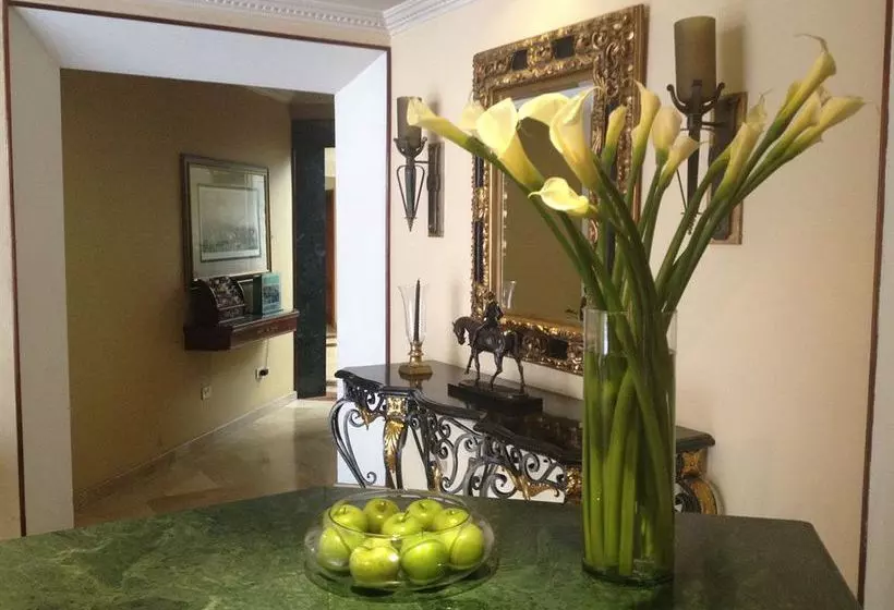 La Colina Suites Hotel