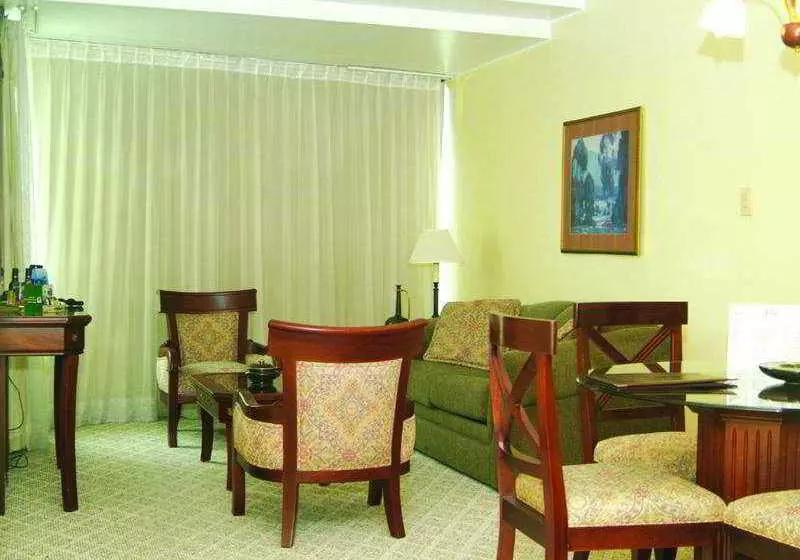 La Colina Suites Hotel