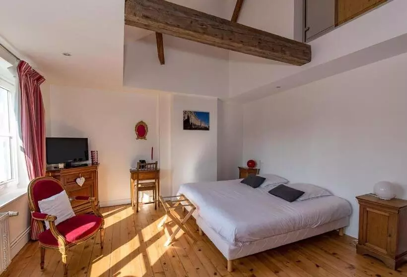 تختخواب و صبحانه Chambre D'hôtes Les Clés Des Places