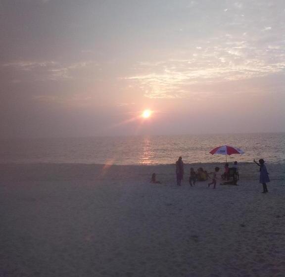 مبيت وإفطار Funky Art Beach House