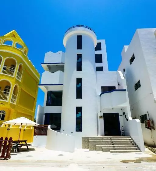 تختخواب و صبحانه Travel Light House