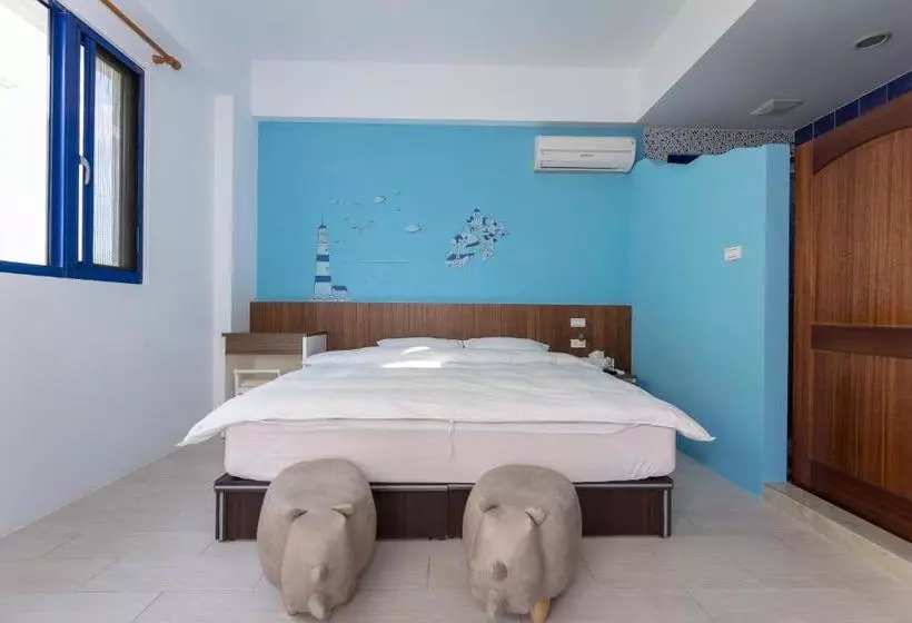 تختخواب و صبحانه Travel Light House