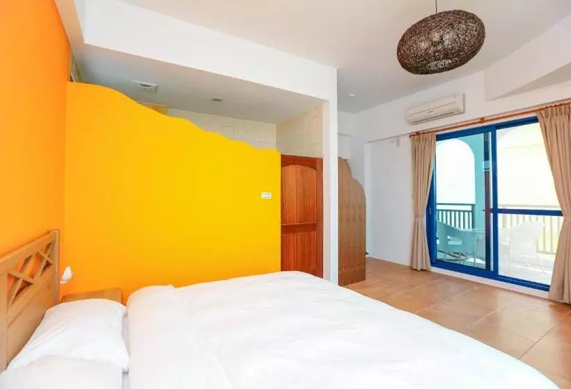 تختخواب و صبحانه Travel Light House