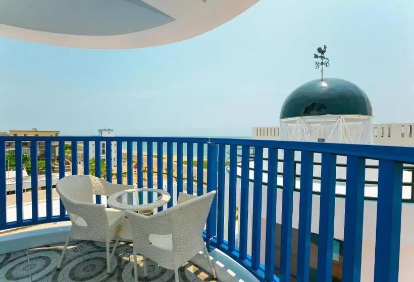 تختخواب و صبحانه Travel Light House