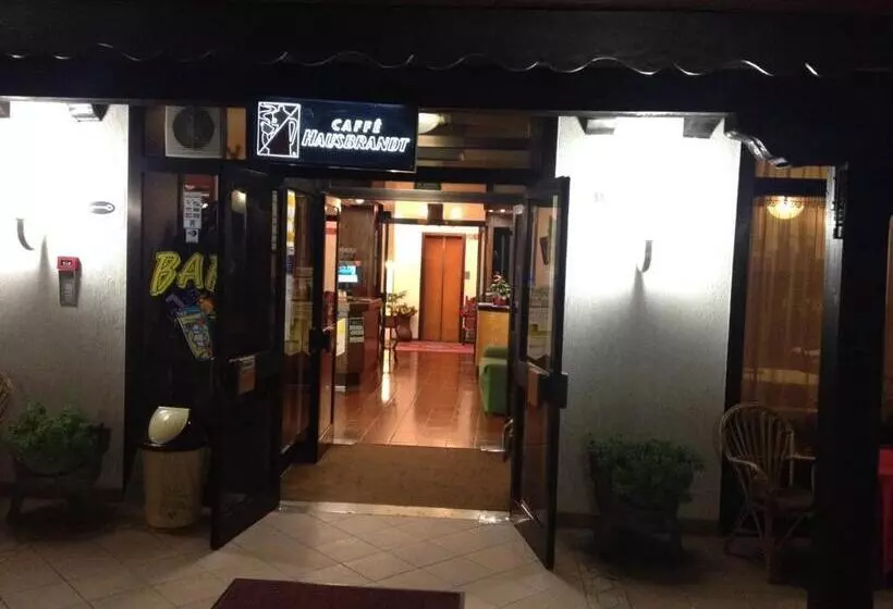 هتل Cella