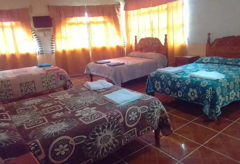 ホテル Cuaupatanini