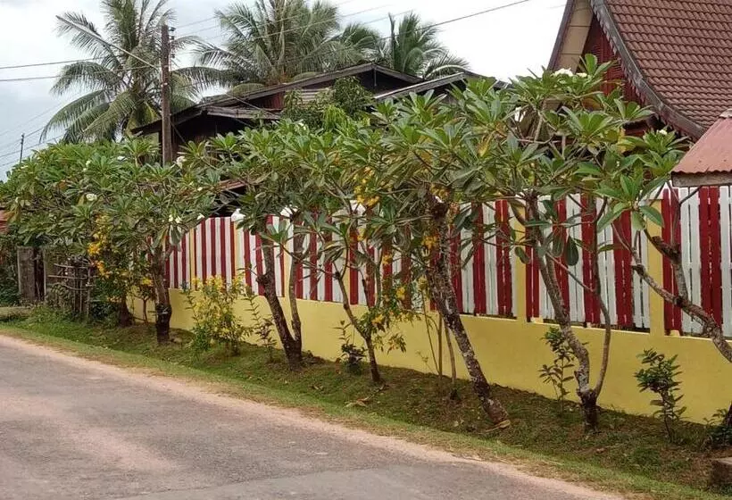 پانسیون Anouxa Riverview Guesthouse