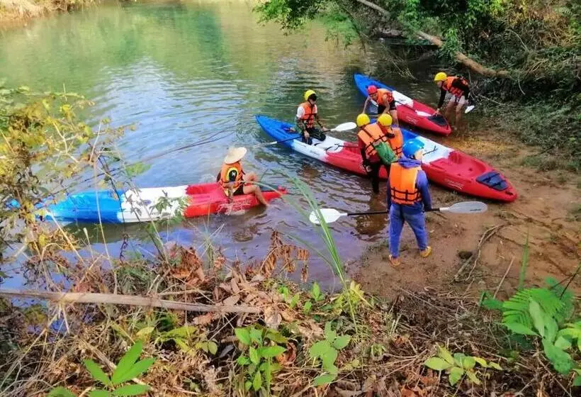 پانسیون Anouxa Riverview Guesthouse