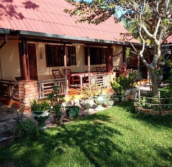 Pension (Hôtel basse catégorie) Anouxa Riverview Guesthouse