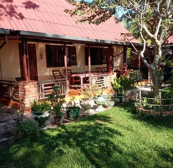 پانسیون Anouxa Riverview Guesthouse