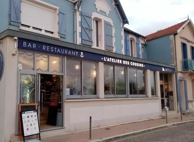ホテル Hôtel Restaurant L'atelier Des Cousins