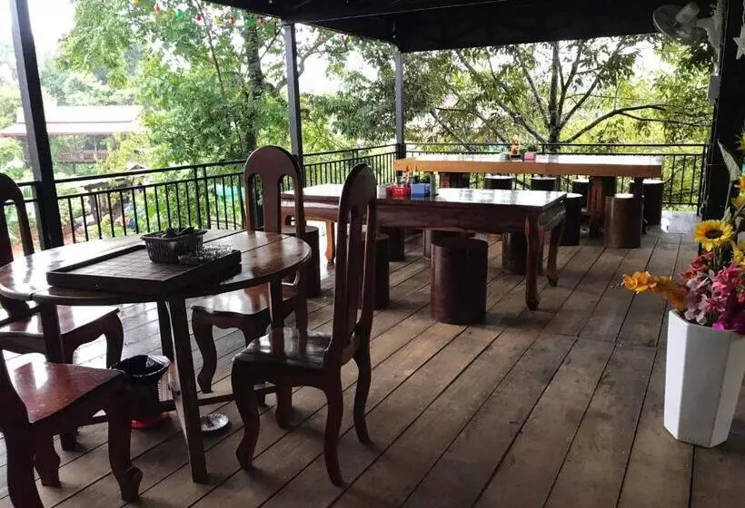 ペンション Manel Guesthouse And Restaurant