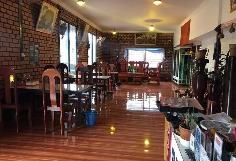 ペンション Manel Guesthouse And Restaurant