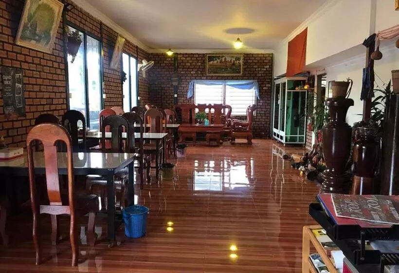 ペンション Manel Guesthouse And Restaurant