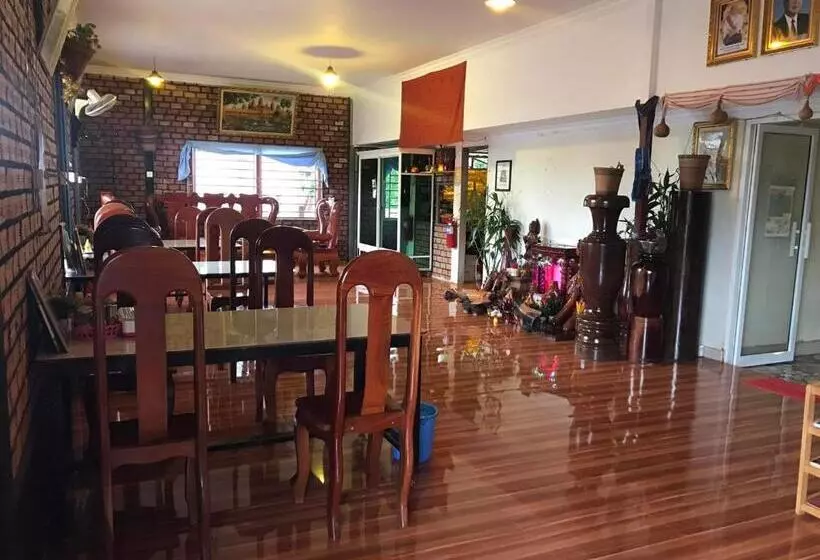 ペンション Manel Guesthouse And Restaurant