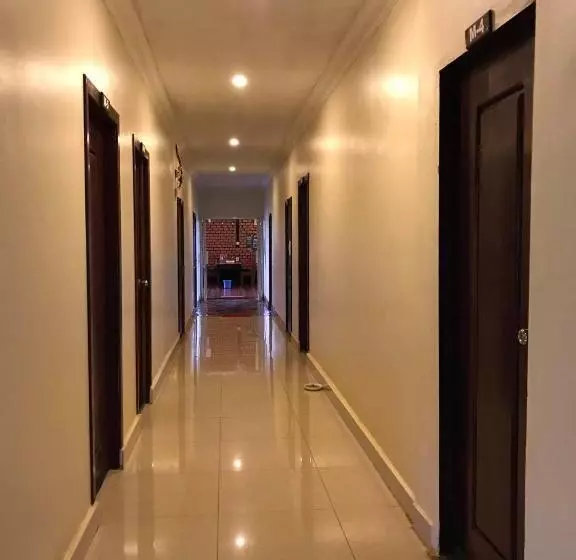 ペンション Manel Guesthouse And Restaurant