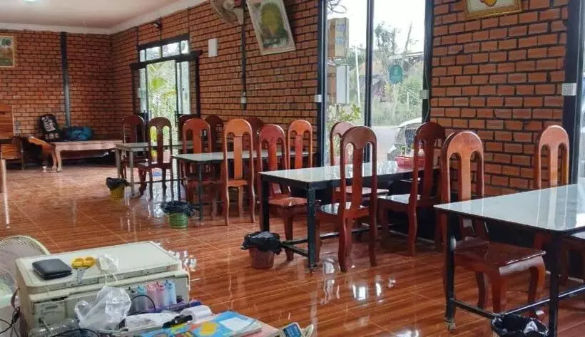 ペンション Manel Guesthouse And Restaurant