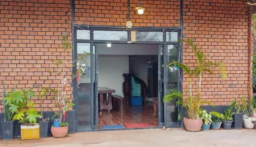 ペンション Manel Guesthouse And Restaurant