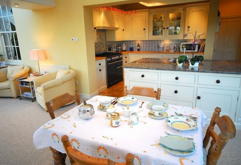 Norfolk House Bed And Breakfast