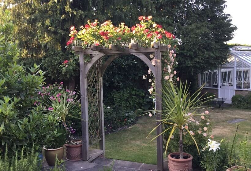 Norfolk House Bed And Breakfast