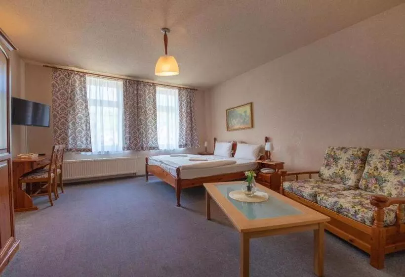 Haus Schlematal Hotel Und Restaurant