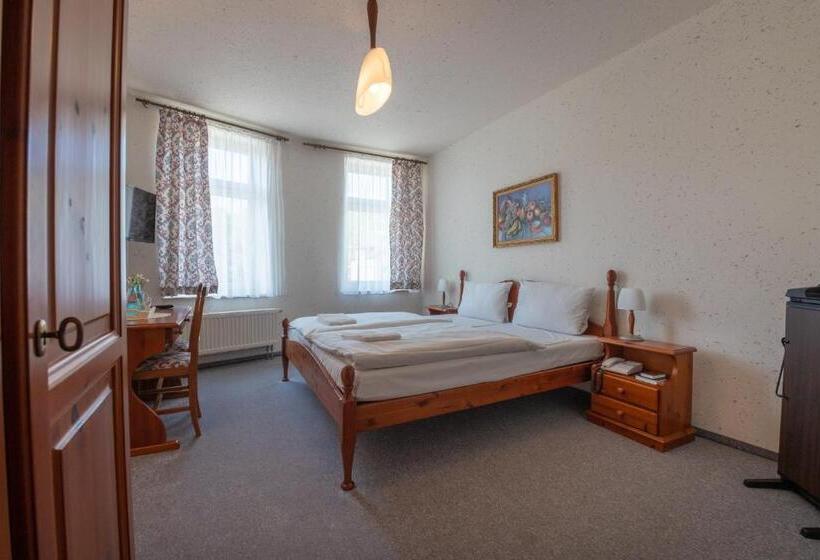 Haus Schlematal Hotel Und Restaurant