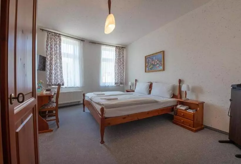 Haus Schlematal Hotel Und Restaurant