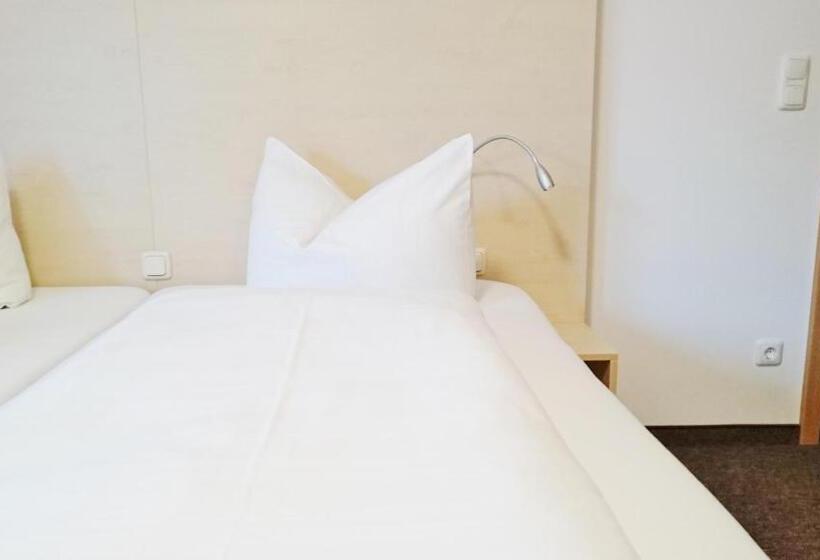 Hotelli Gästehaus Langhammer