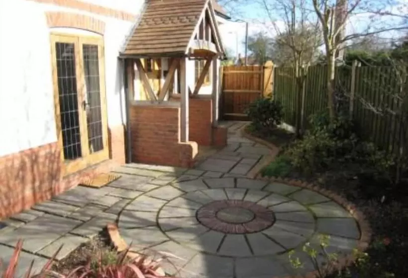 Measure Cottage   Sleeps Up To 5   Henley In Arden   Hot Tub