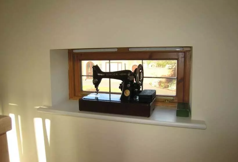 Measure Cottage   Sleeps Up To 5   Henley In Arden   Hot Tub