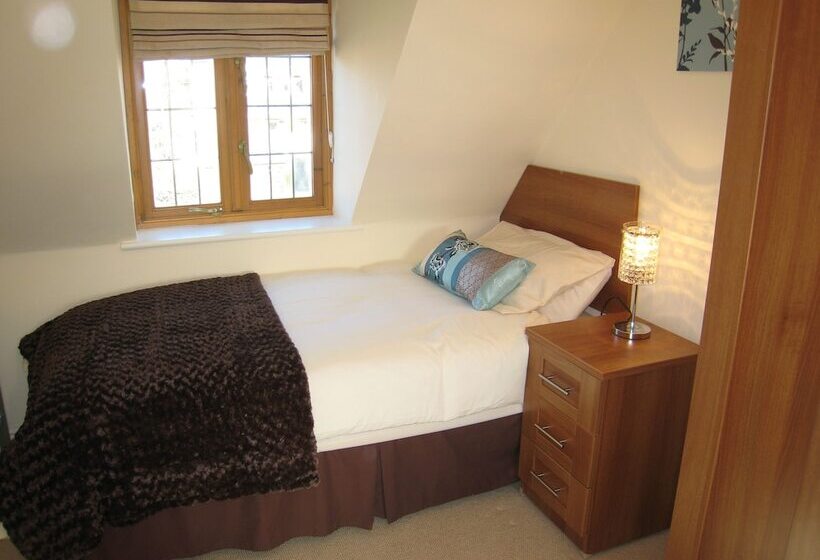 Measure Cottage Sleeps Up To 5 Henley In Arden Hot Tub