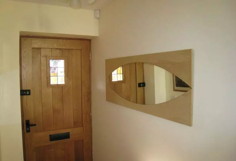 Measure Cottage   Sleeps Up To 5   Henley In Arden   Hot Tub