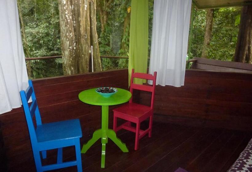 پانسیون Finca Valeria Treehouses Glamping