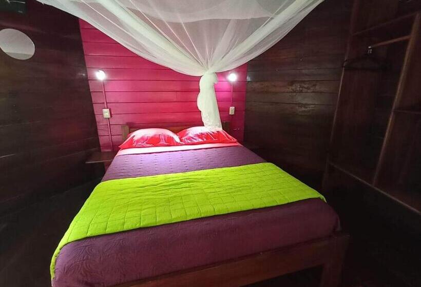 پانسیون Finca Valeria Treehouses Glamping