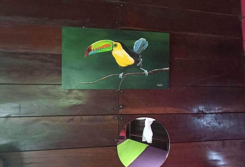 پانسیون Finca Valeria Treehouses Glamping